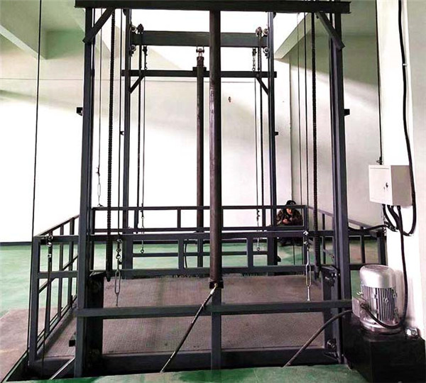 升降货梯导轨式(导轨式升降货梯钢丝绳怎么连接)